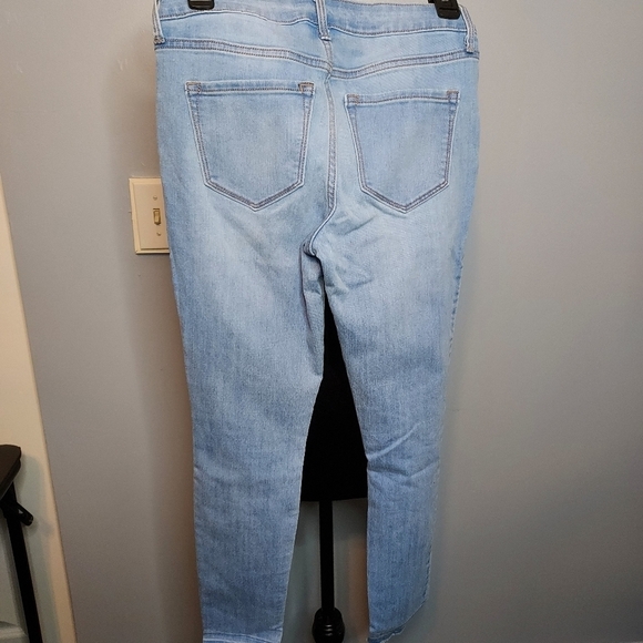 Old Navy Light Wash Mid-Rise Rockstar Jeans Size 2 - Picture 6 of 10